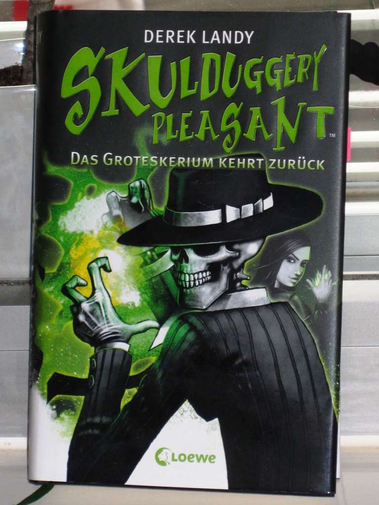 Rezension : Derek Landy – Skulduggery Pleasant 2