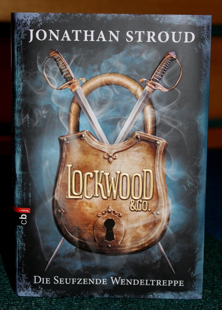 Rezension : Jonathan Stroud – Lockwood&Co 01 – Die seufzende Wendeltreppe